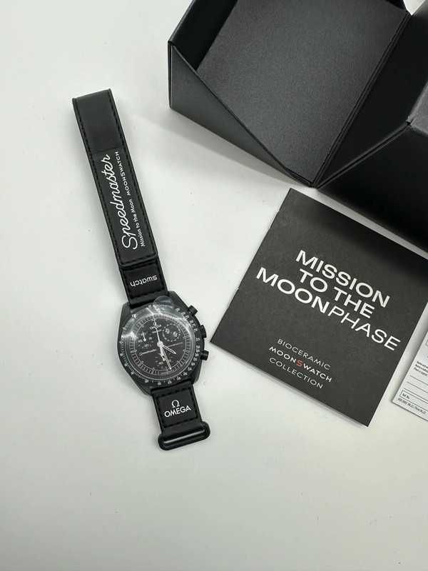 Omega x Swatch Snoopy SO33B700 - New Moon Limited Edition