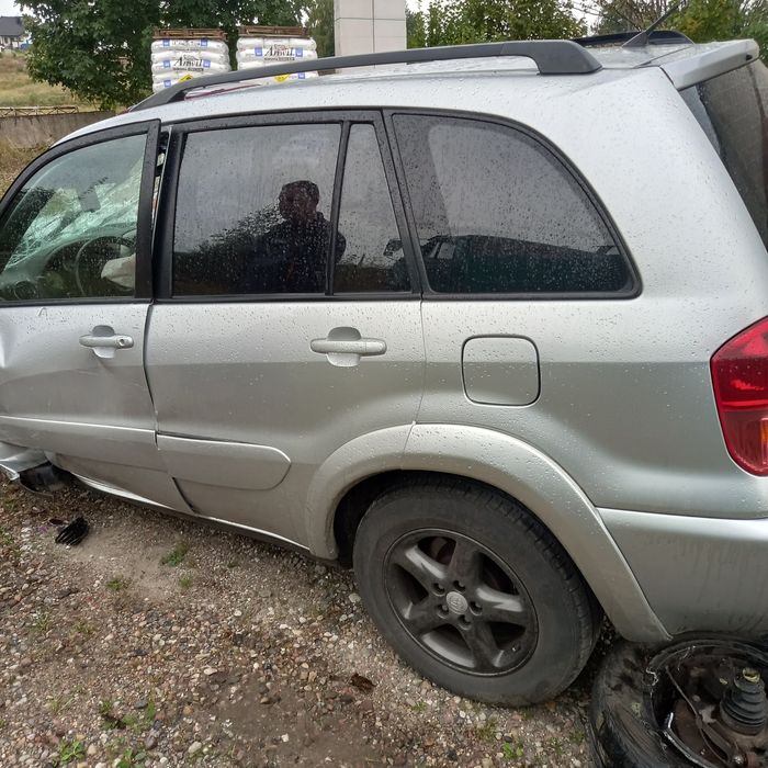Toyota rav4 II 2003 w całości lub na części