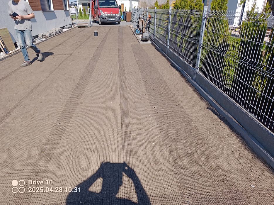 Przygotowanie terenu pod trawnik, usługi glebogryzarka