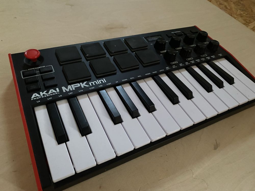 Kontroler Midi Akai MPK Mini