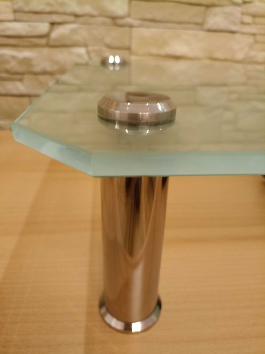 Półka pod telewizor