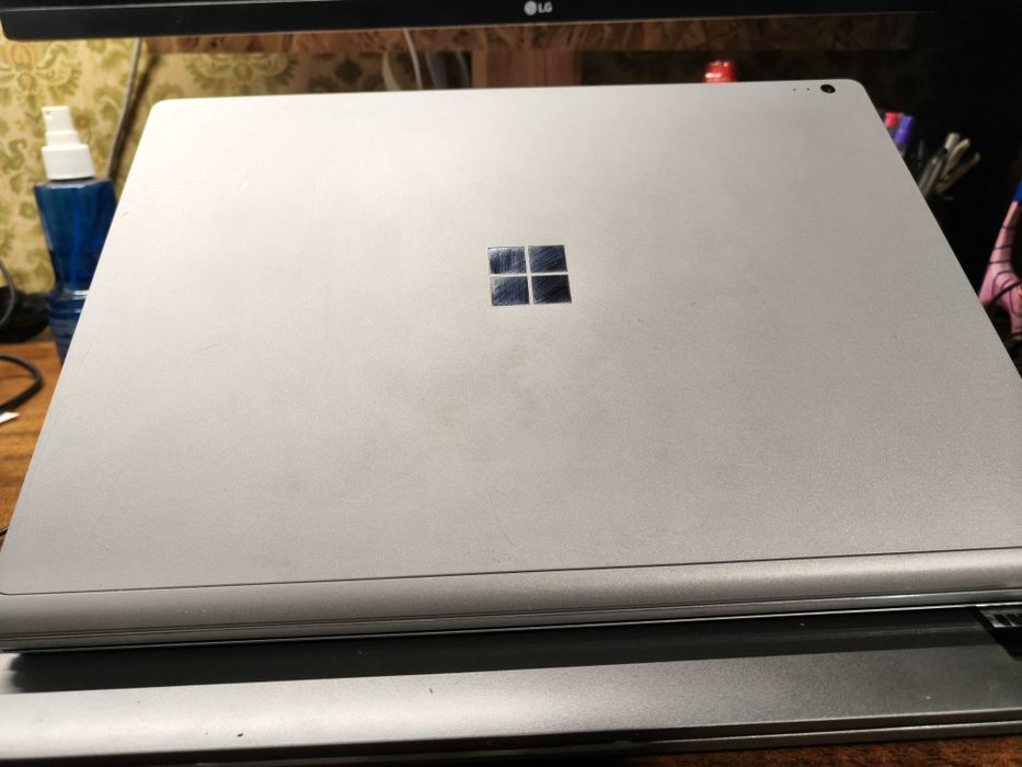 Microsoft Surface Book i7-6600, 8/256, NVidia GeForce 1 GB