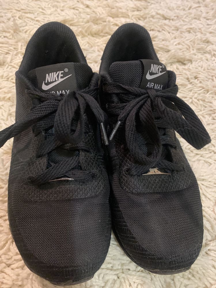 Продам кросівки Nike