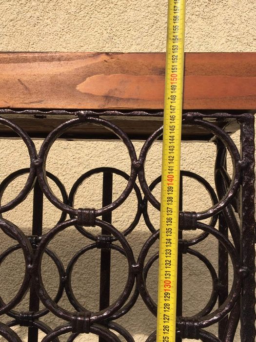 Duży stojak metalowy kuty na wino kolor miedź antyczna 95 but.wina