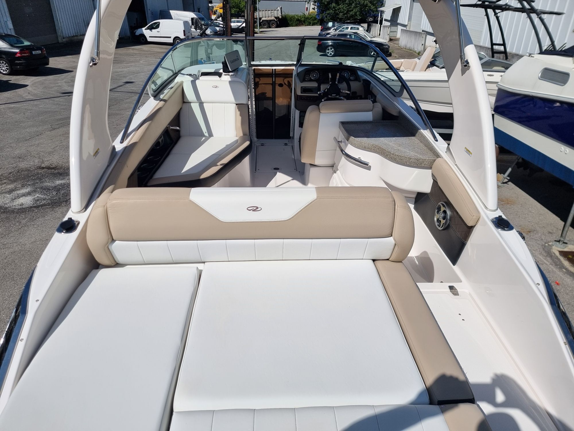 Regal 27 fasdeck