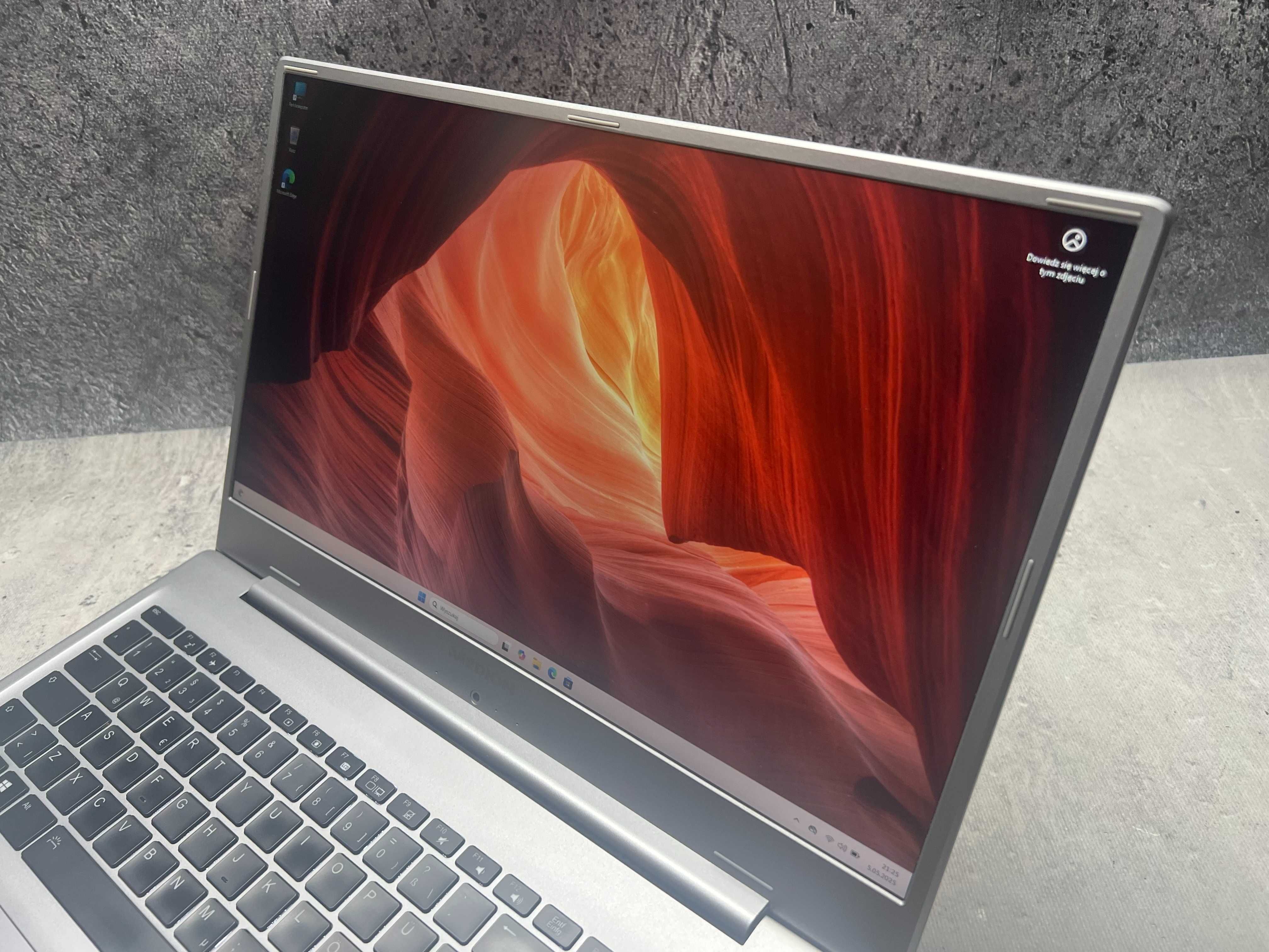 Medion / i7 1165G7 4.7GHz / 16GB DDR4 / 2TB SSD / MX450 2GB / 17.3 FHD