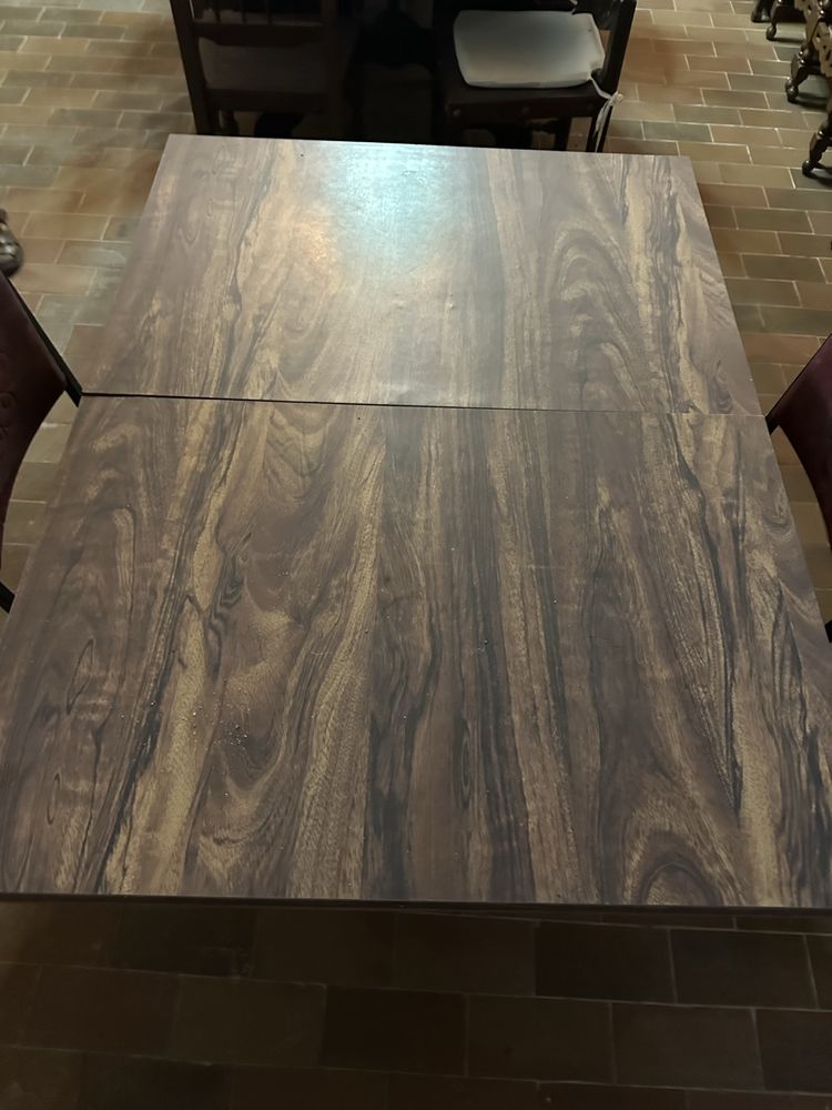 Mesa com cadeiras