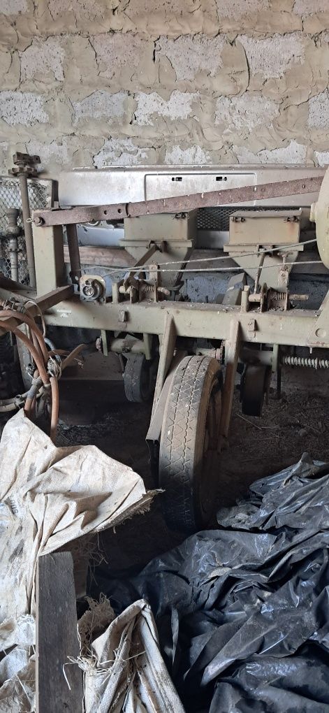 Продам сівалку бурякову 12 рядну точного висіву