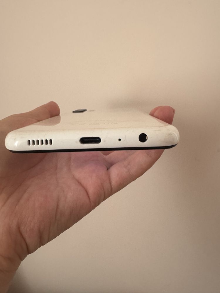 Продам смартфон Samsung Galaxy A13 (білий) телефон