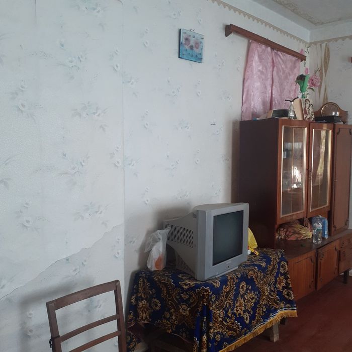 Продам будинок в центрі села Русанів.