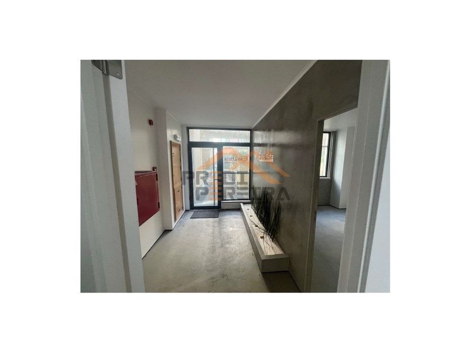 Loja situada na quinta do Conventinho, Loures.