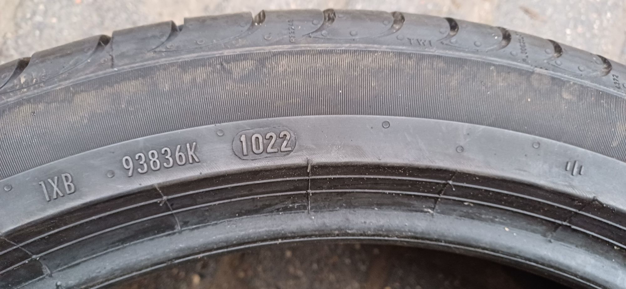 PIRELLI 245/40R19 98Y , pojedyńcza opona letnia.