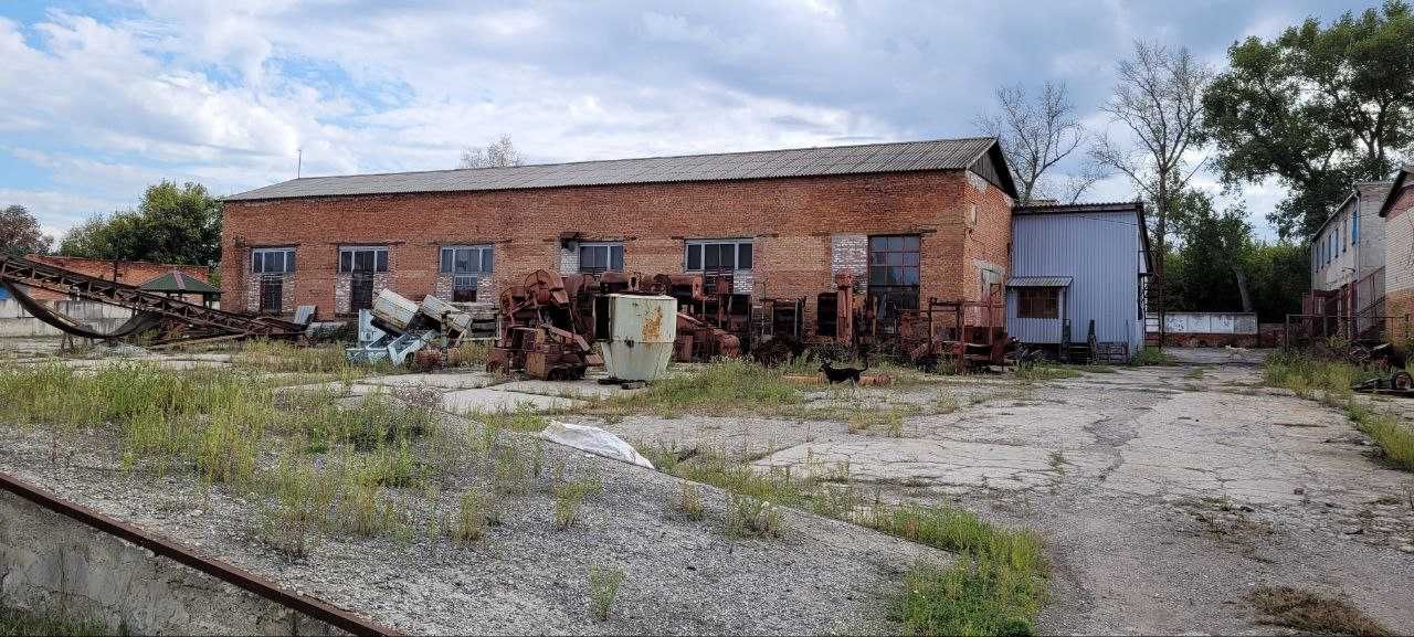 Земля та три цехи комерційна нерухомість