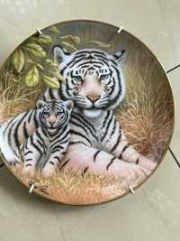 Talerz porcelanowy kolekcjonerski tygrys Watchful Eyes