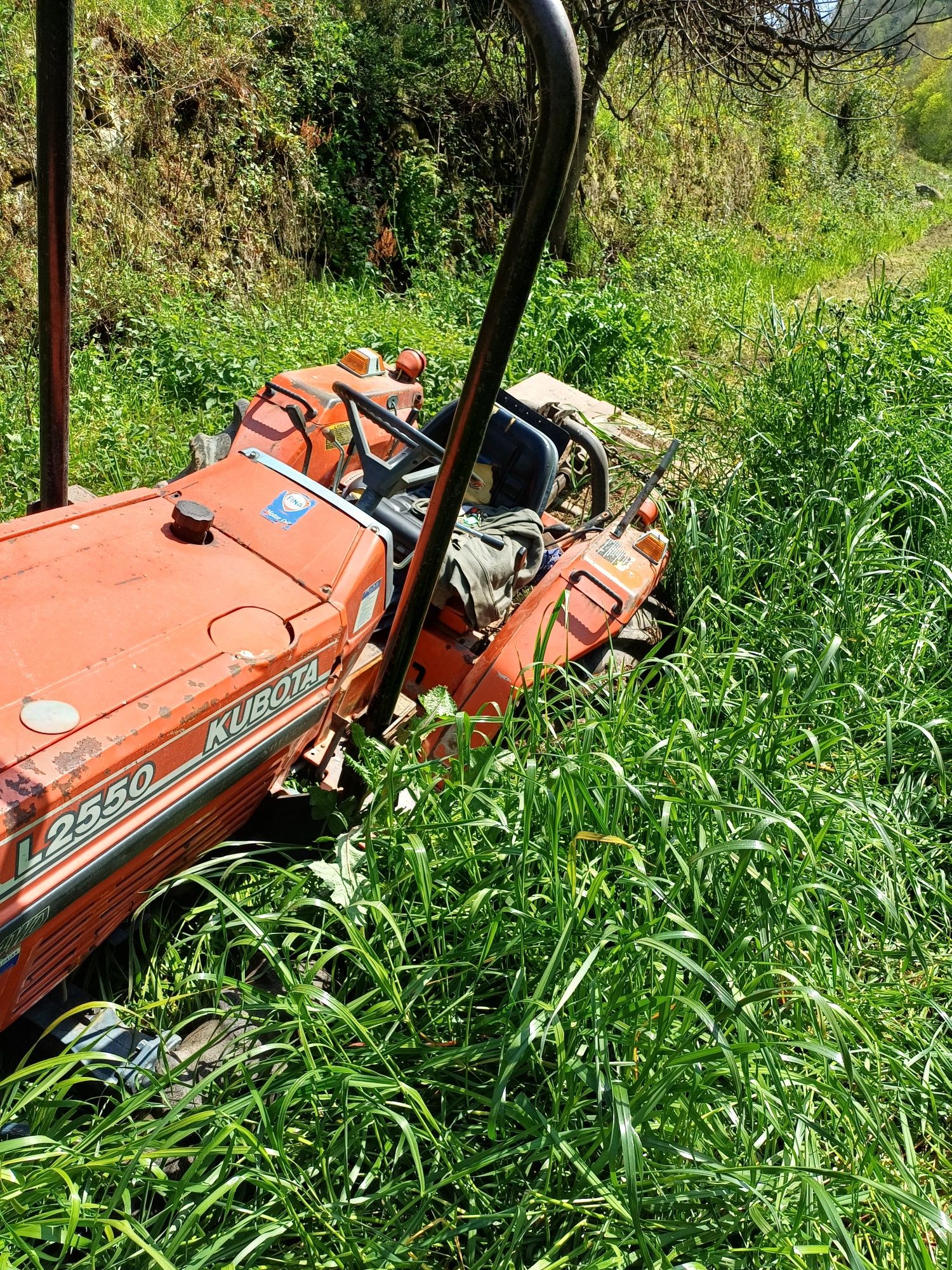 Trator agrícola com alfaias