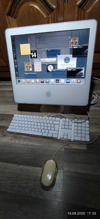 Komputer stacjonarny iMac Apple Mac klawiatura myszka Mac