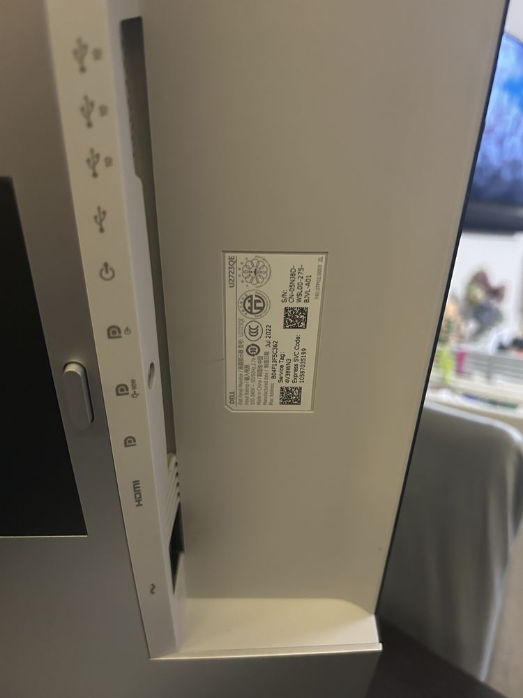Monitor dell  z stojakiem