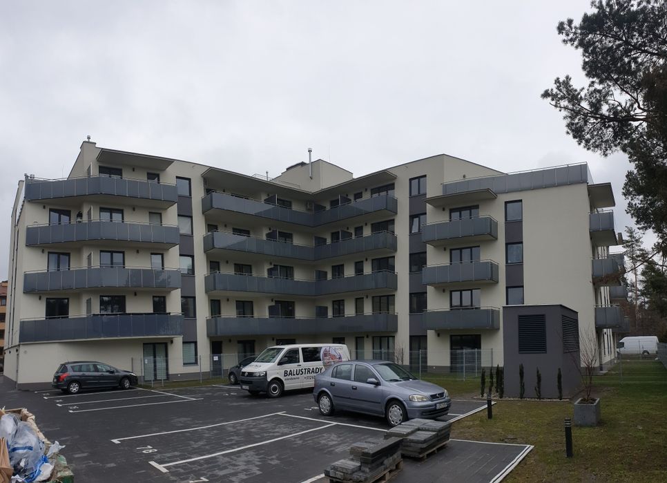 Balustrady nierdzewne ze stali nierdzewnej szklane szkło drewno