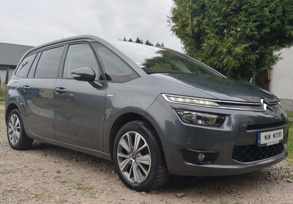 Wynajem auta 7 osobowego z hakiem 7 osób