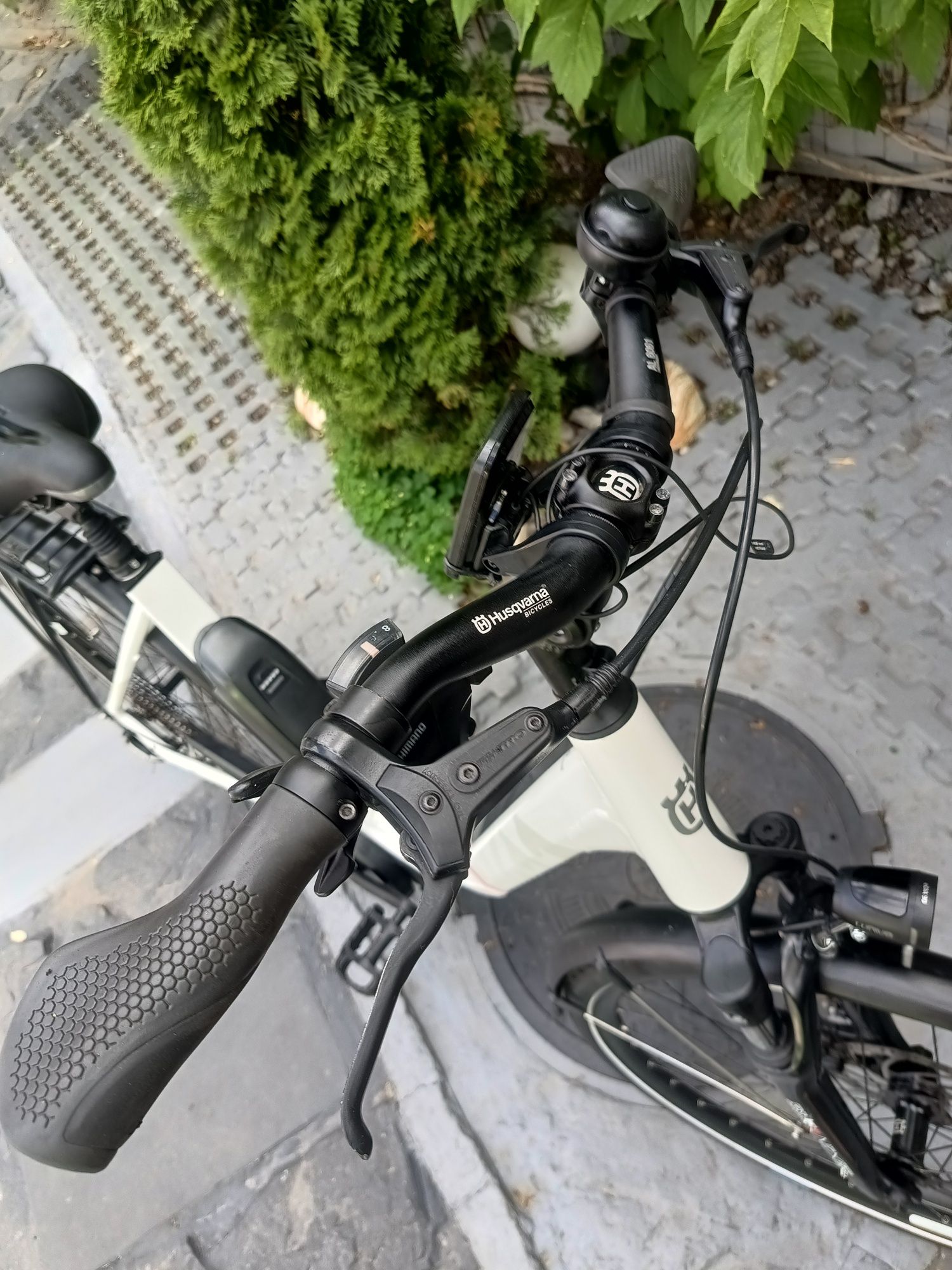 Електровелосипед Husqwarna Shimano с зарядним пристріем