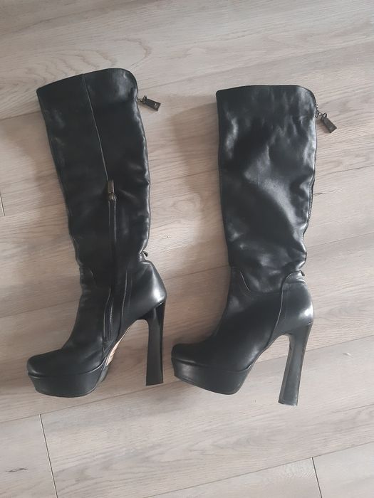 Сапожки шкіряні в ідеальному стані  (Весна-Осінь)