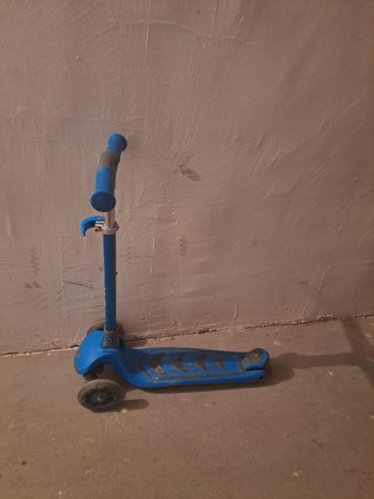 Hulajnoga trójkołowa