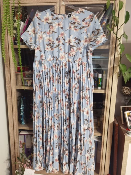 Sukienka plisowana niebieska Shein r. 44