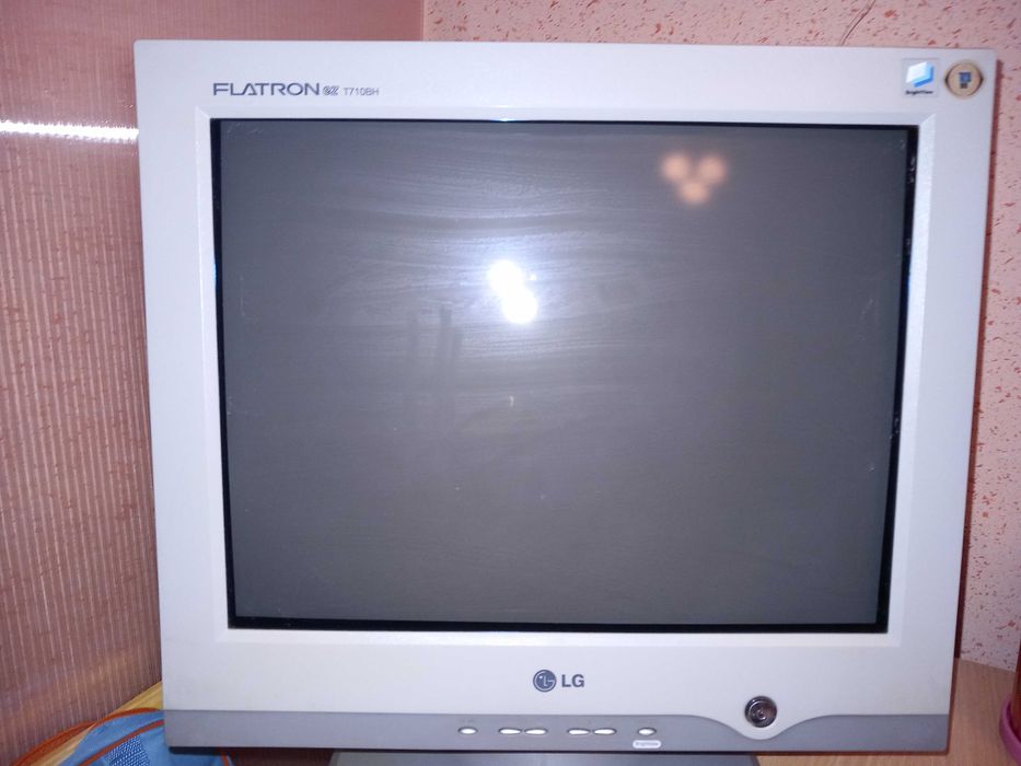 Monitory komputerowe 14 cali różne - sprzedam