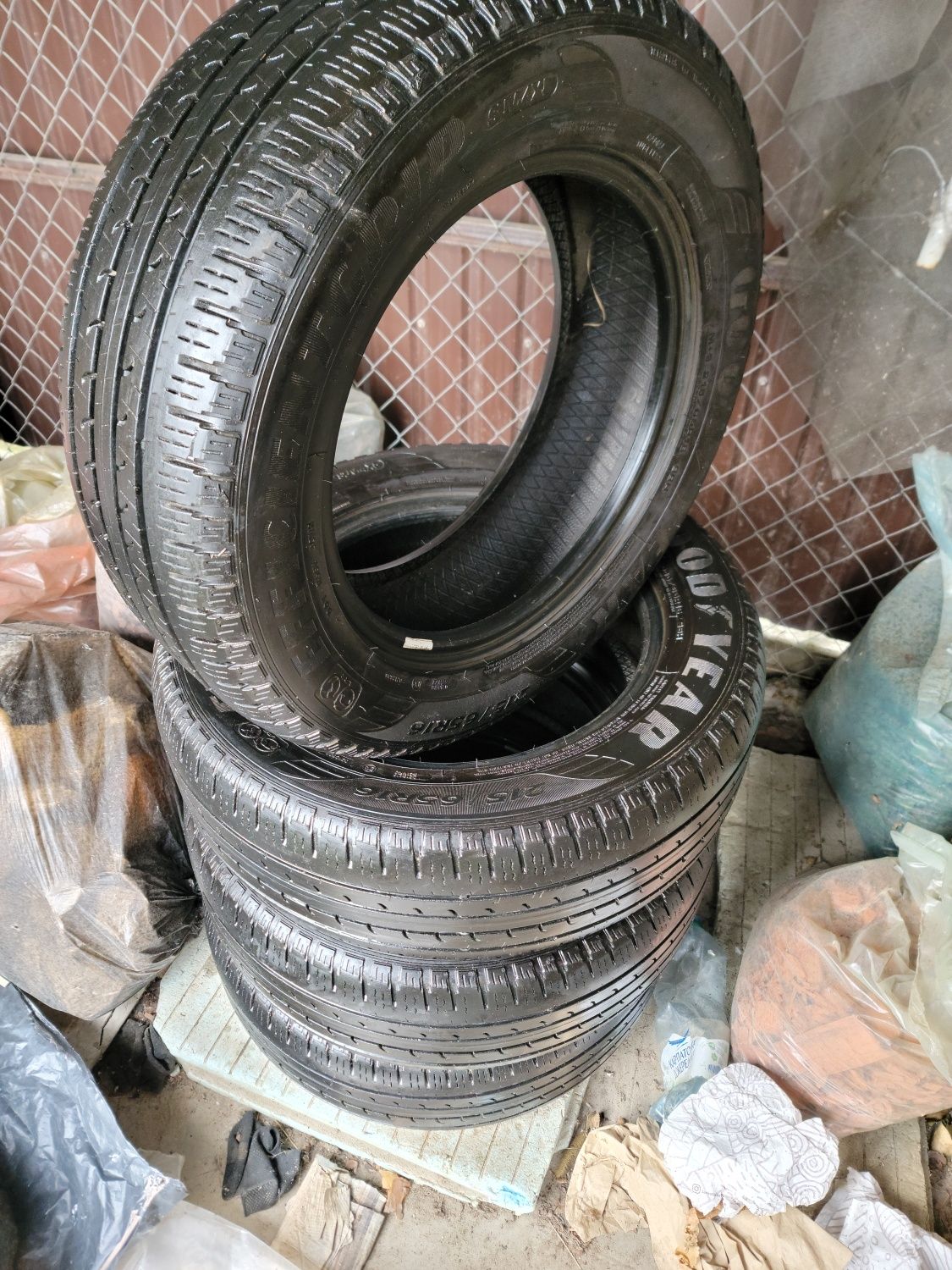 Goodyear Efficientgrip suv 4x4 215/65/R16 літні