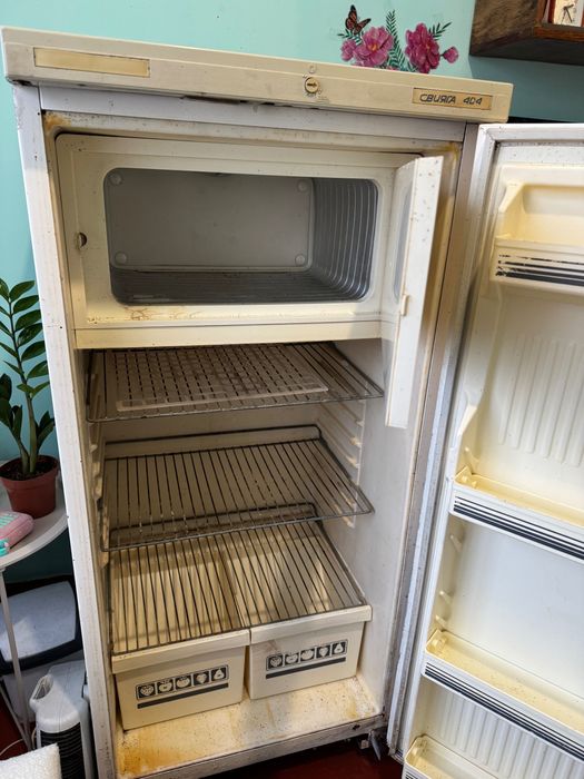 Холодильник СВИЯГА 404 на запчастини/ремонт