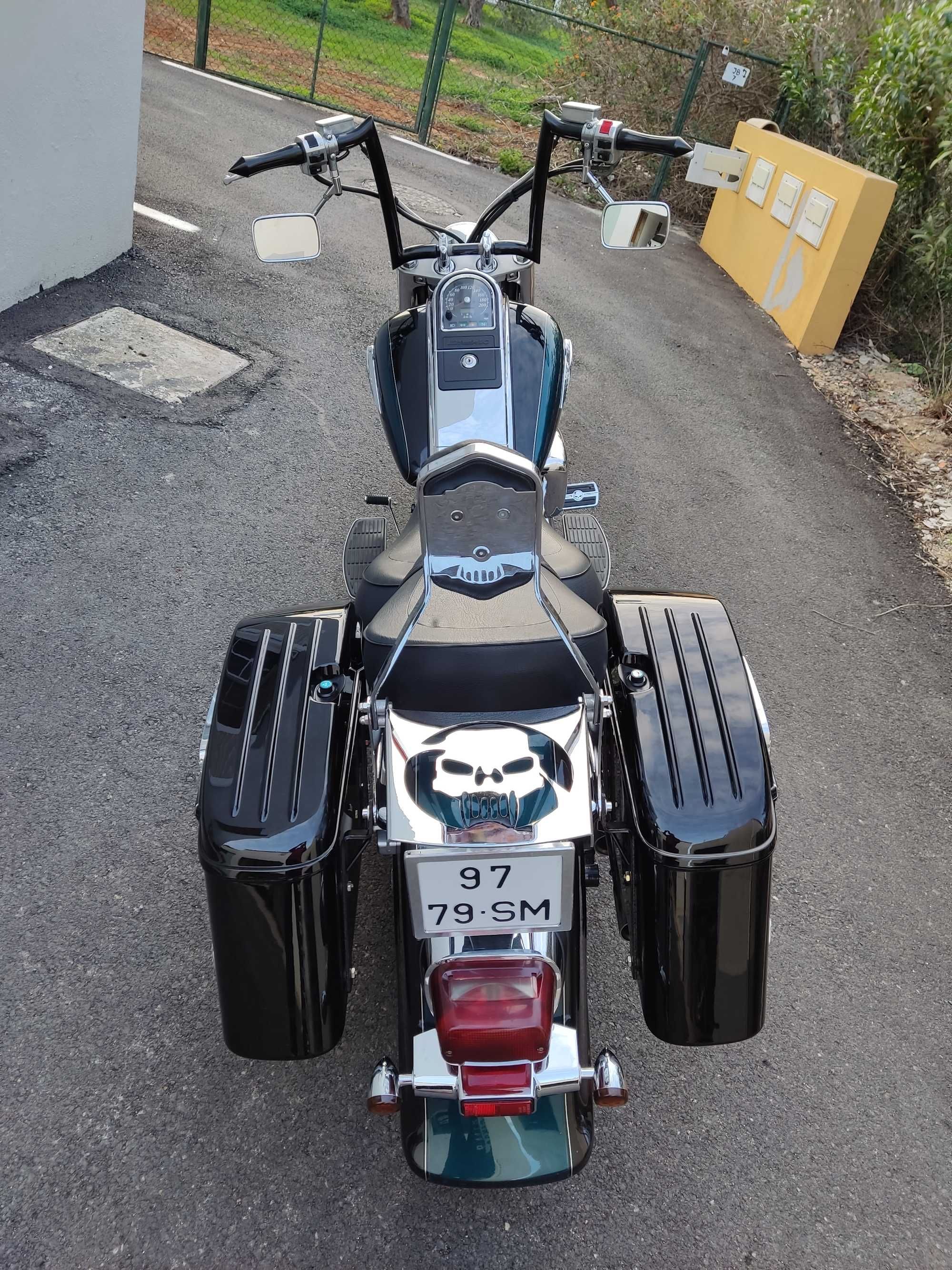 Suzuki Intruder LC 1500 super estimada