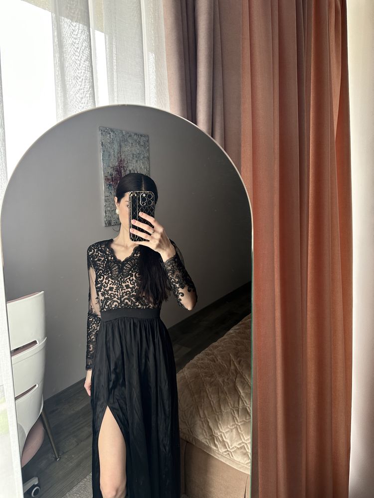 Вечірне чорне плаття