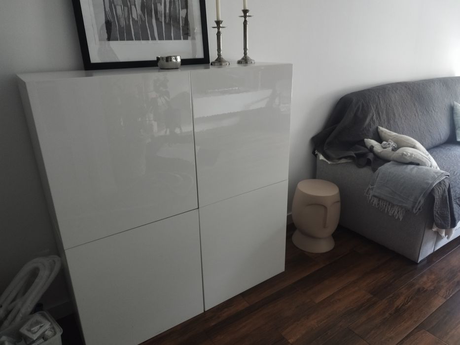 Aparador IKEA espaçoso