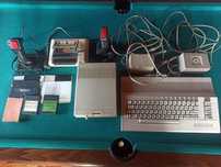 Commodore 64 + Commodore 1541-II stacja dyskòw itd.