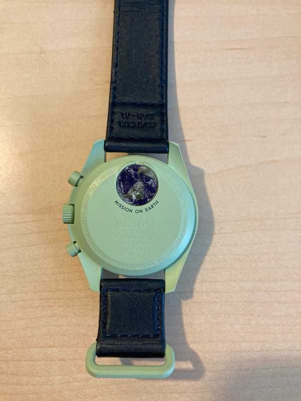 Omega x Swatch SO33G100 Earth - Stylowy i funkcjonalny