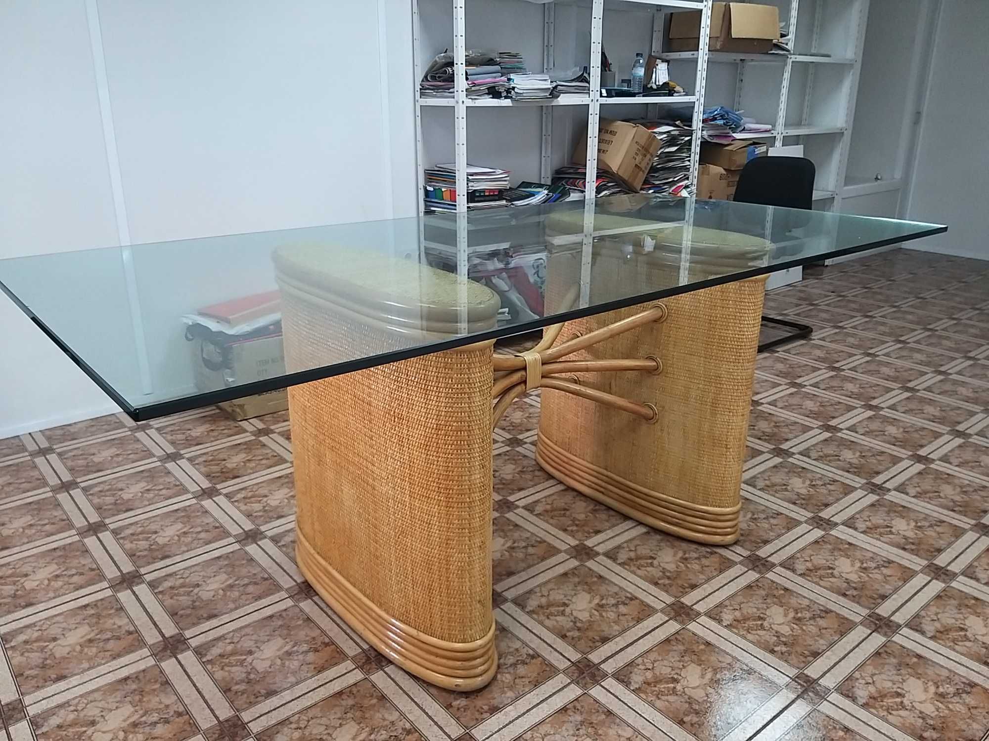 Mesa em bambu com vidro temperado