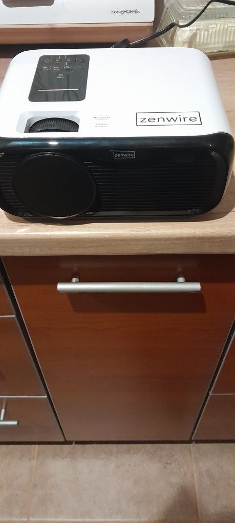 Projektor Plus ekran