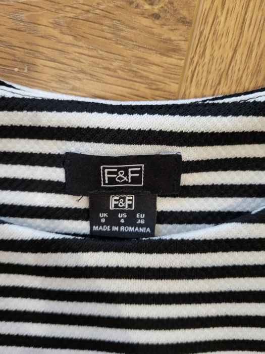 Sukienka paski, krotki rękaw 36