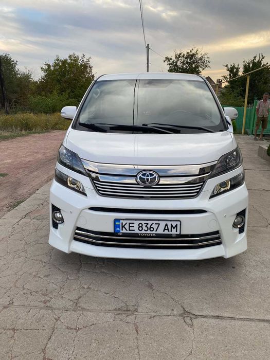 Продам Toyta Vellfire пассажир 2013 автомат 7 мест 2.4 Япония
