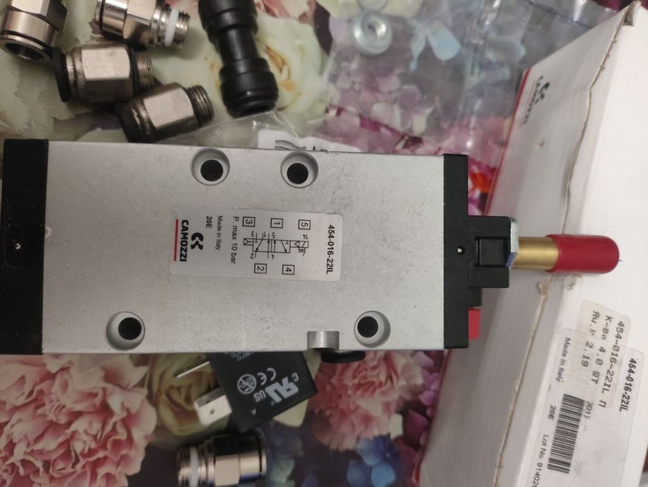 Пневмораспределитель  Camozzi 454-016-22IL