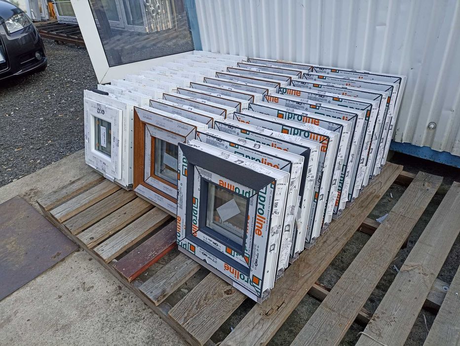 Okno pcv 40/40 uchyl antracyt