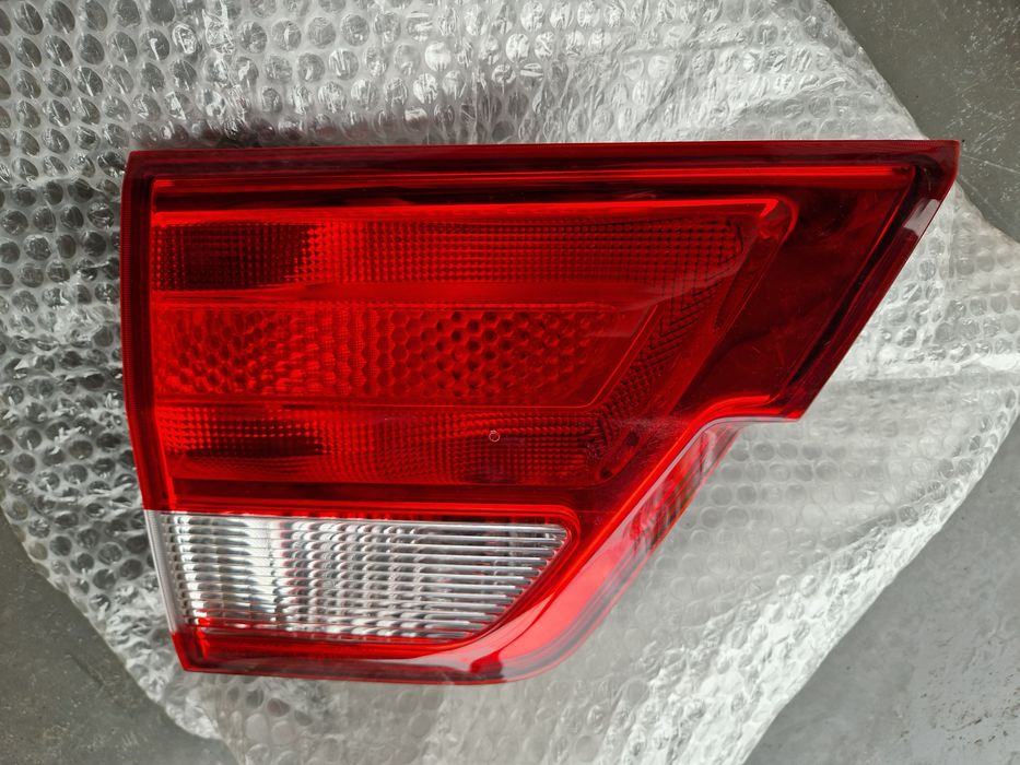 Lampa tylna lewa w klapie Jeep Grand Cherokee WK2