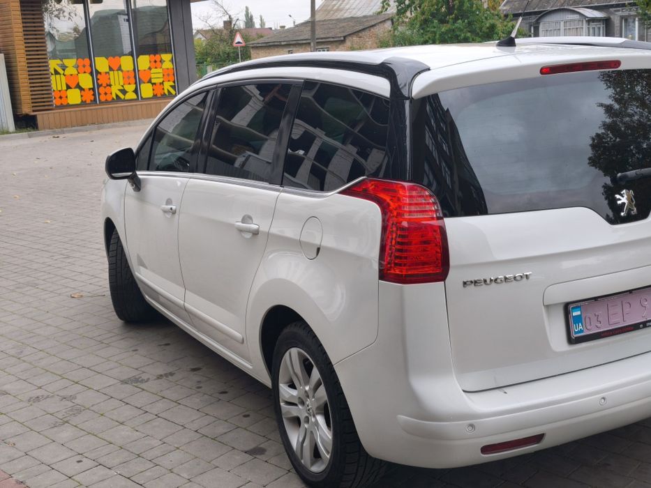 Продам Peugeot 5008.