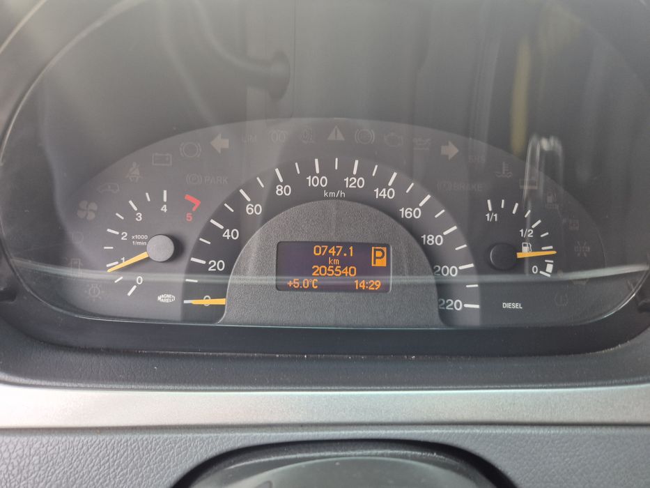 Мерседес Вито 115.