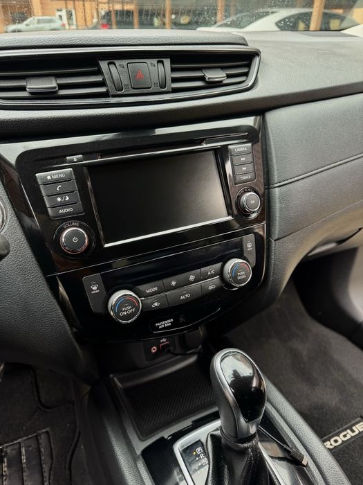 Продаю авто Nissan Rogue