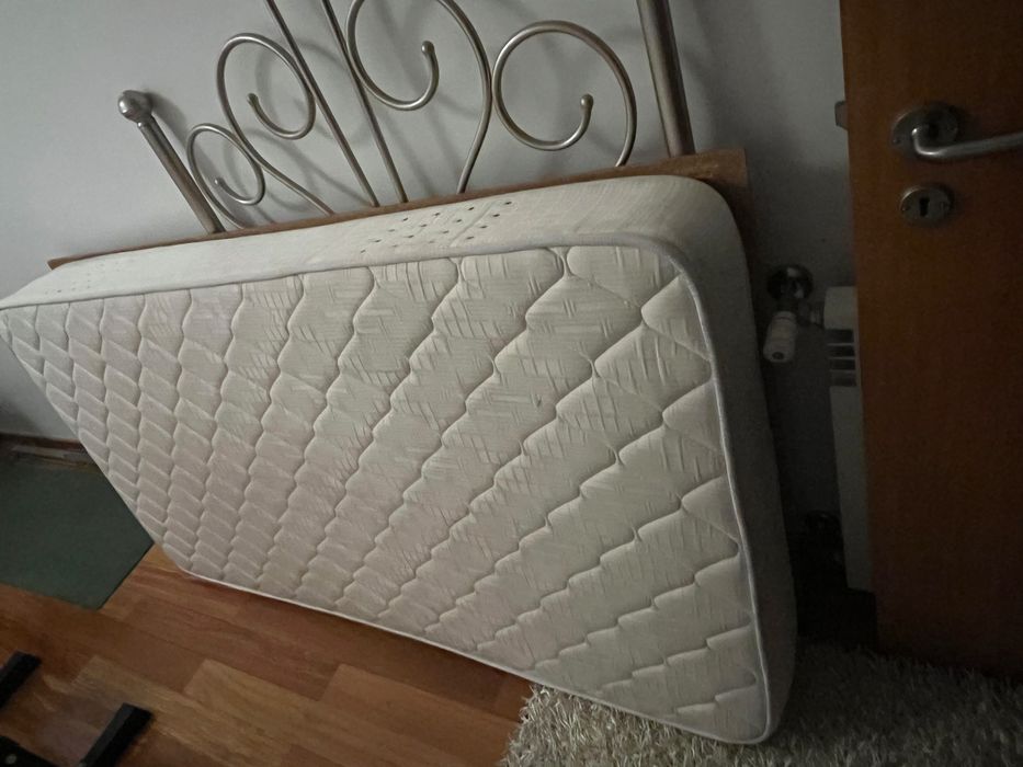 Cama de ferro restaurada