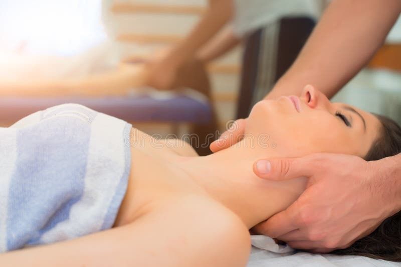 Massagem facial só sras