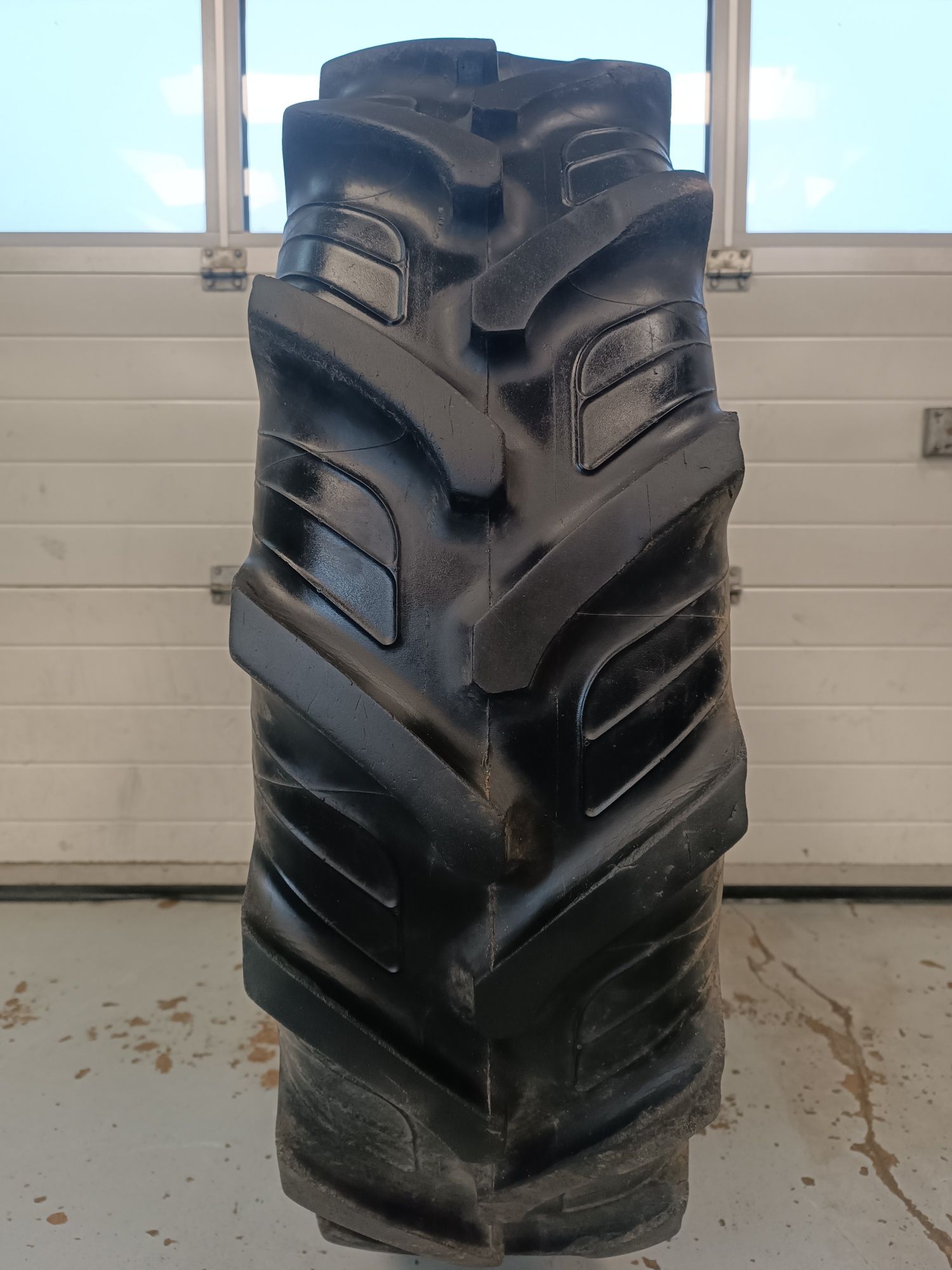 11.2R24 Taurus Point 8 opona rolnicza  11.2-24