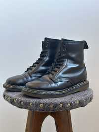 Dr Martens 1460 Англія