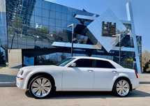 Прокат авто. Заказ авто на свадьбу. Аренда белоснежного Крайслер 300С